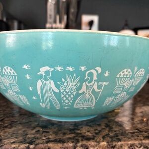 Vintage turquoise blue Amish Butterprint Pyrex Cinderella bowl, 4 quart size